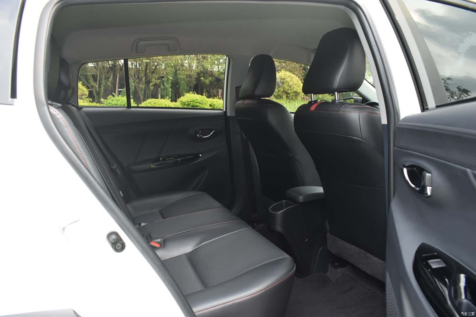 Toyota YARiS L, 2023 14