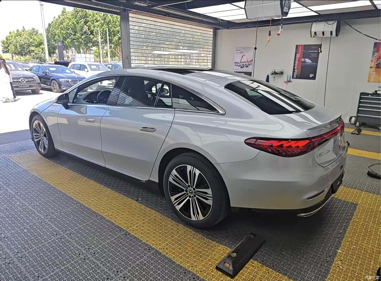 Mercedes-Benz EQS, 2025 8