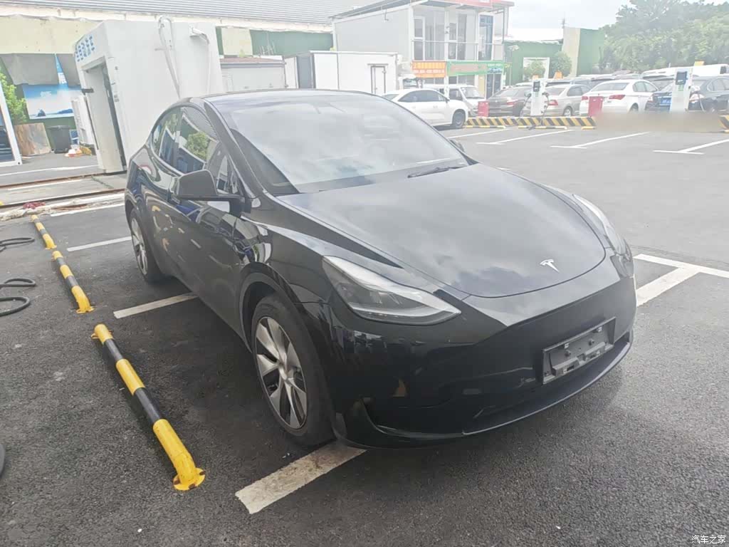 Tesla Model Y, 2022 4