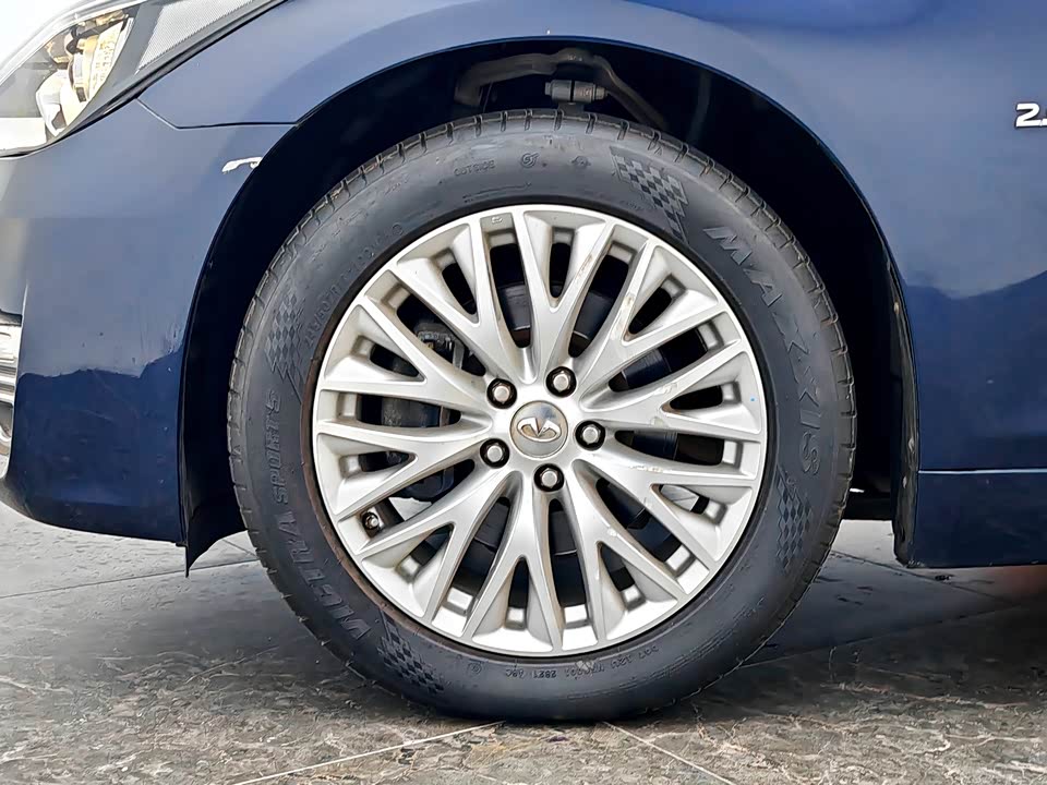 Infiniti Q70 Infiniti Q70