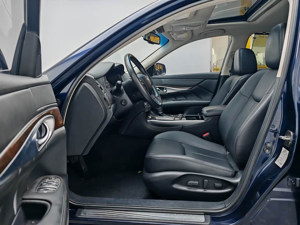 Infiniti Q70 Infiniti Q70