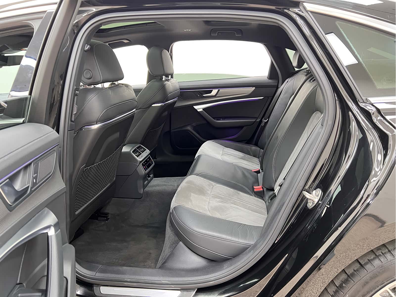 Audi A6L, 2021 11