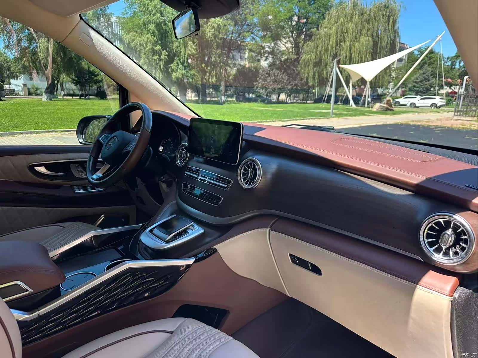Mercedes-Benz 7, 2023 11