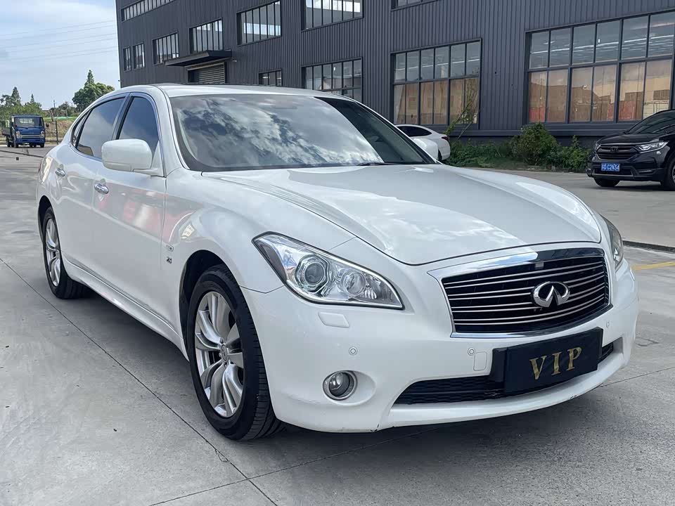 Infiniti Q70 Infiniti Q70