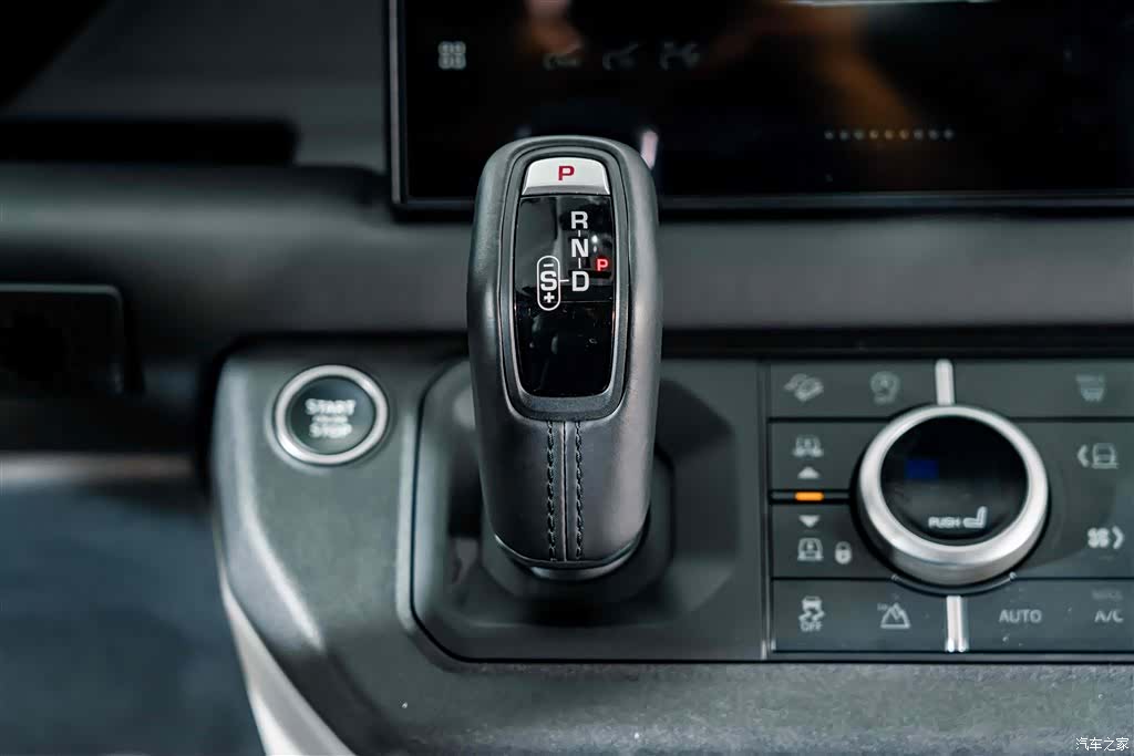 Land Rover Defender, 2024 14
