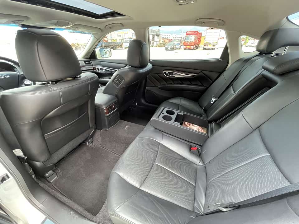 Infiniti Q70 Infiniti Q70