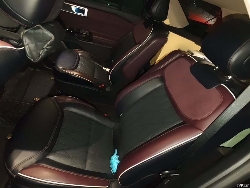 Ford Explorer, 2022 15