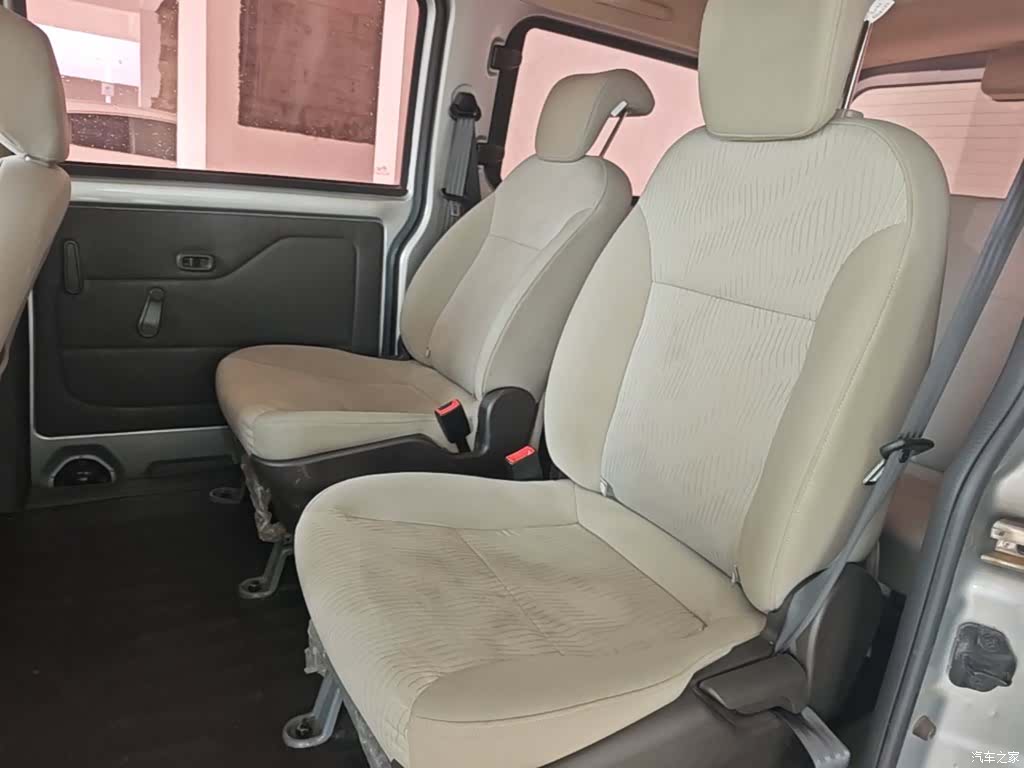 Wuling V, 2018 17
