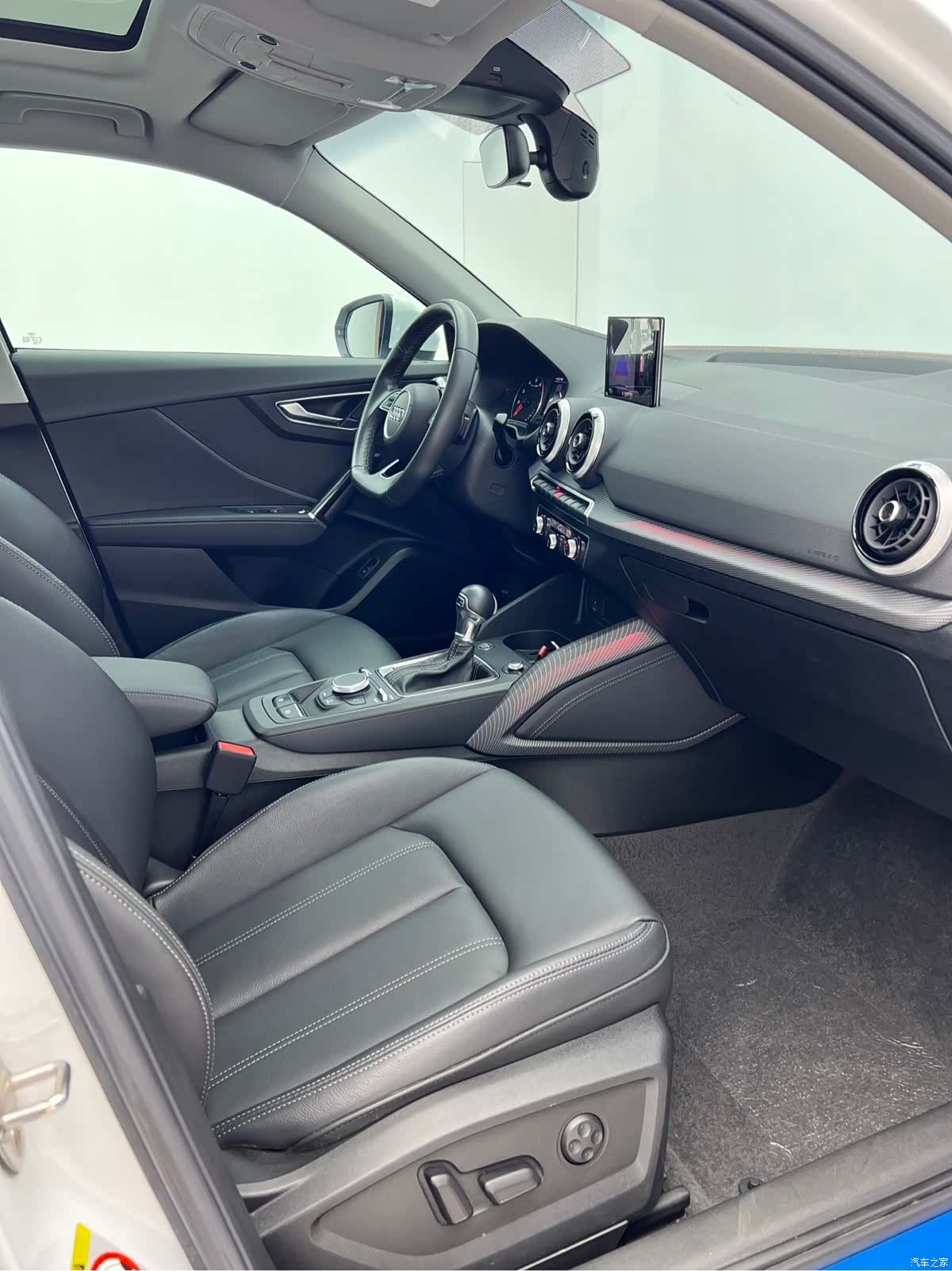 Audi Q2L, 2023 10
