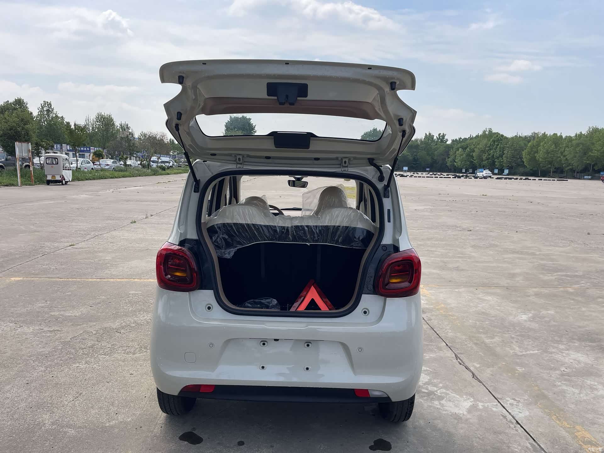 Wuling MINIEV, 2026 10
