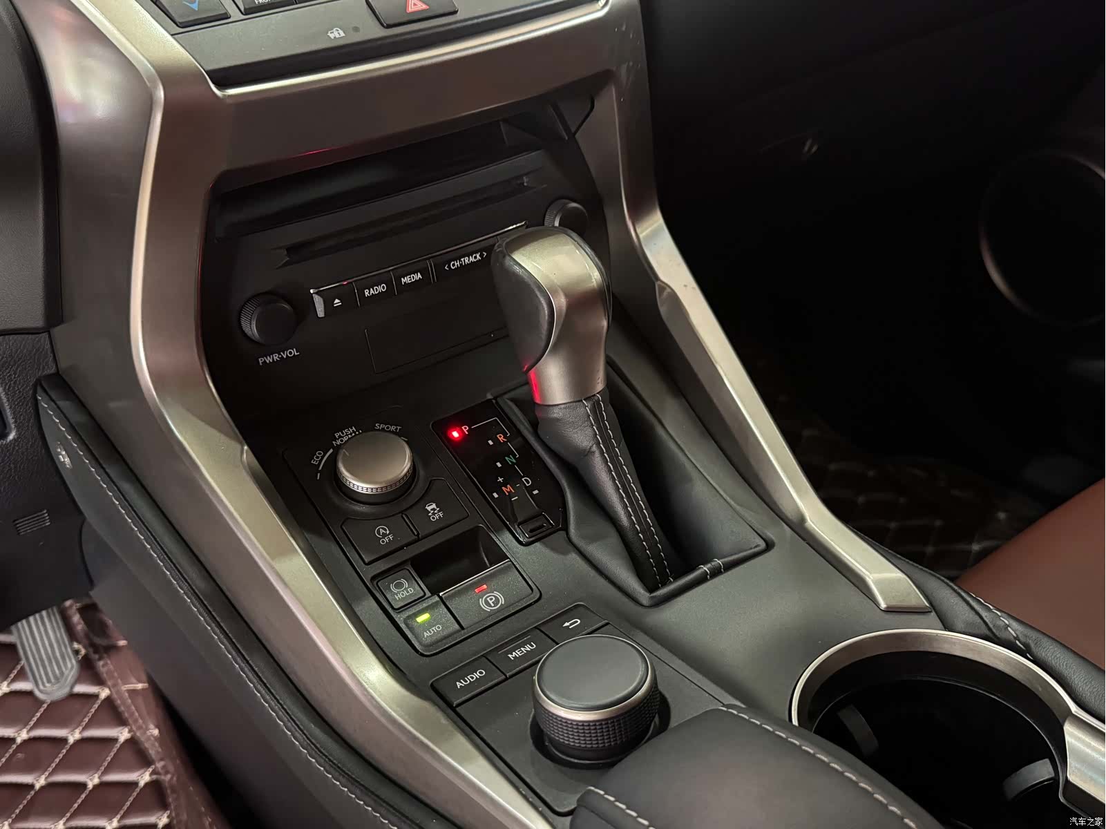 Lexus NX, 2017 13