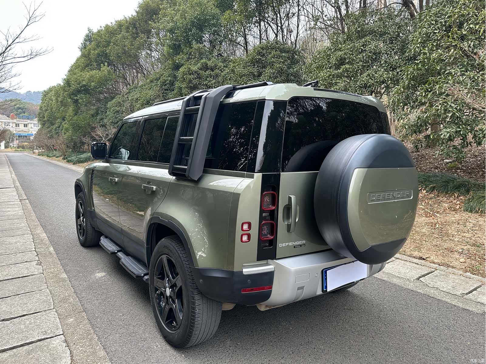 Land Rover Defender, 2021 6