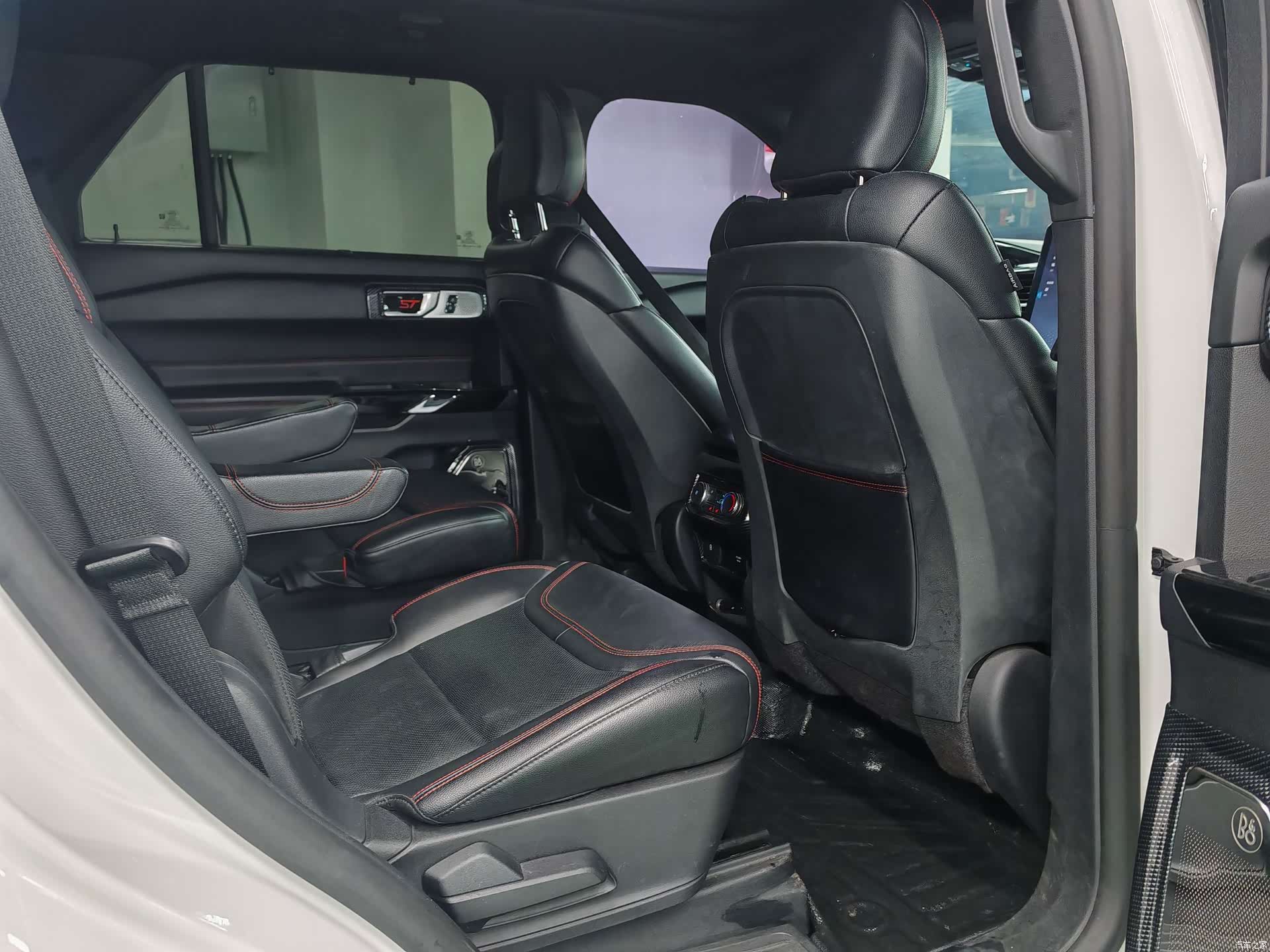Ford Explorer, 2021 11