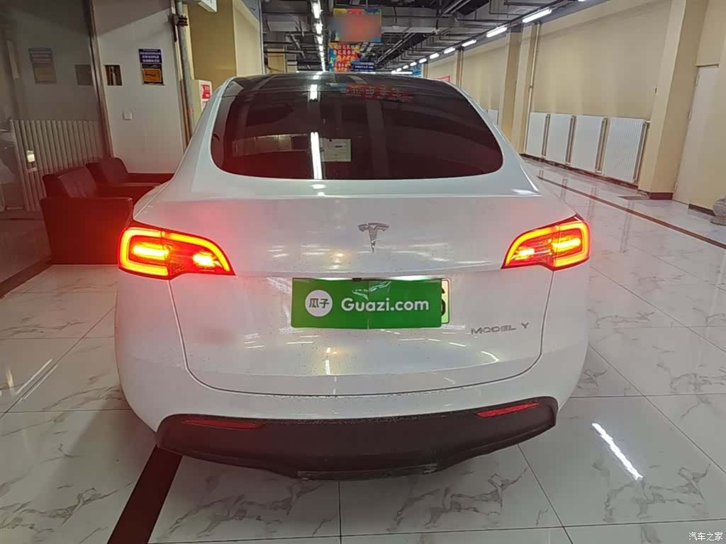 Tesla Model Y, 2024 6