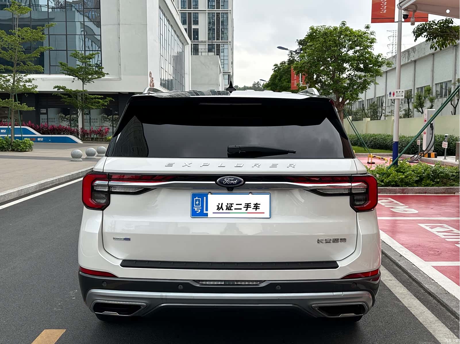 Ford Explorer, 2023 3