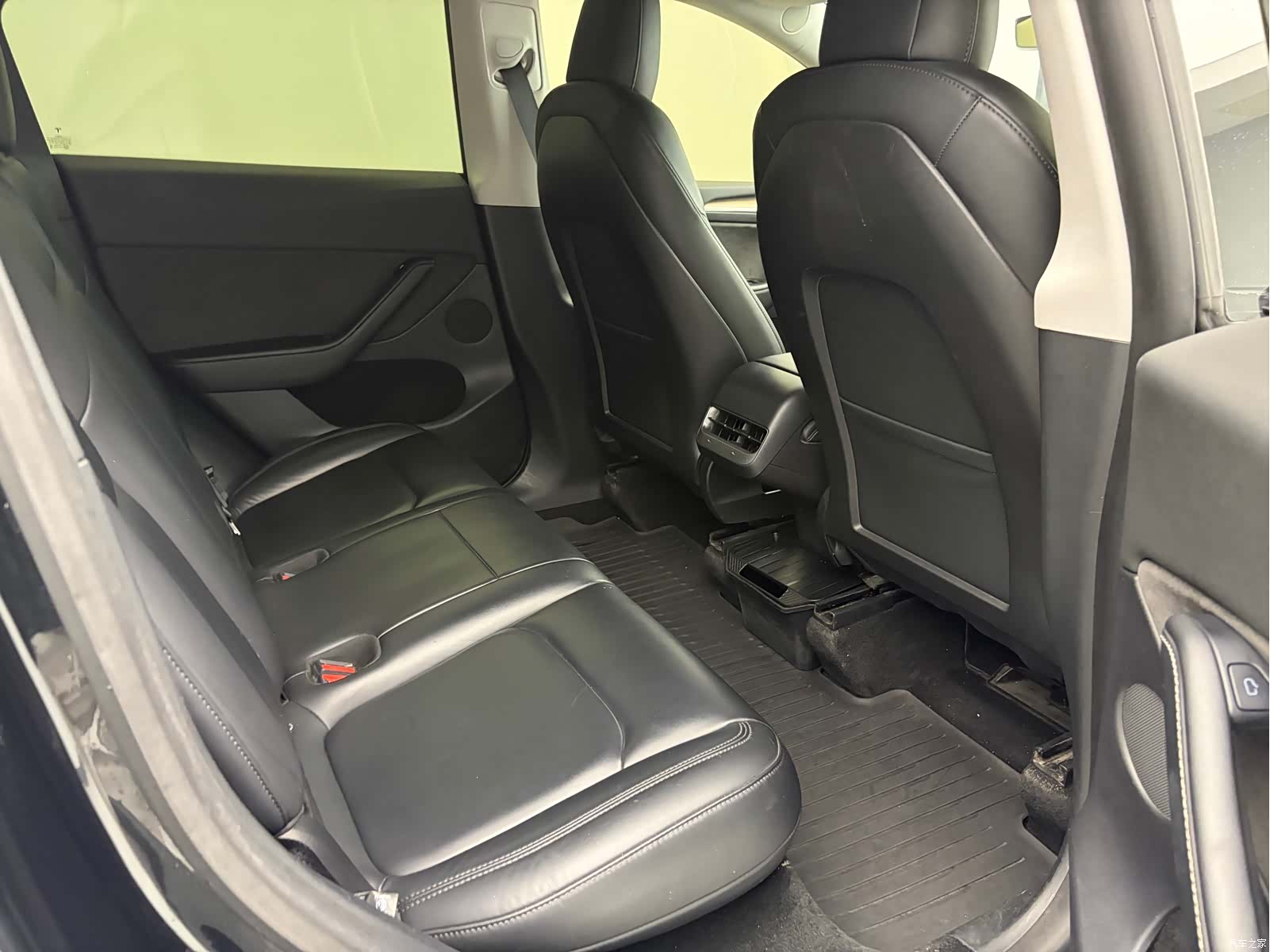Tesla Model Y, 2022 9