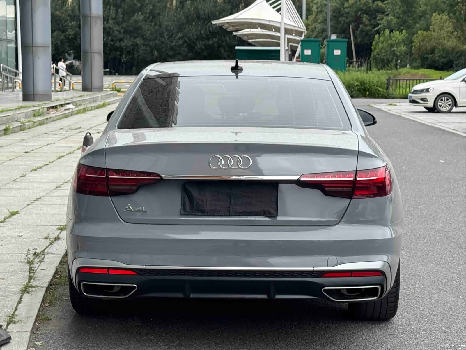 Audi A4L, 2022 все фото