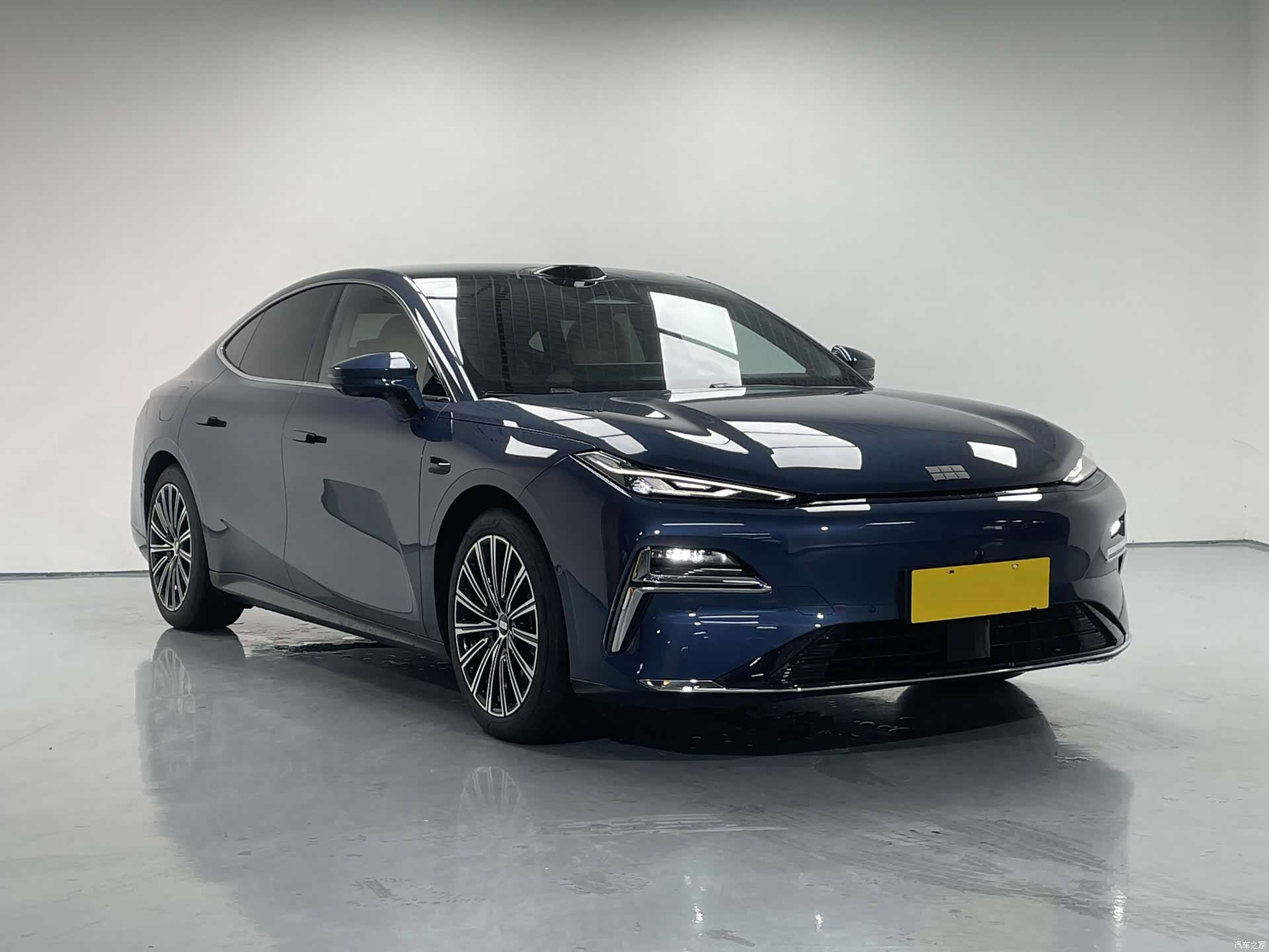 Geely 8, 2025 3