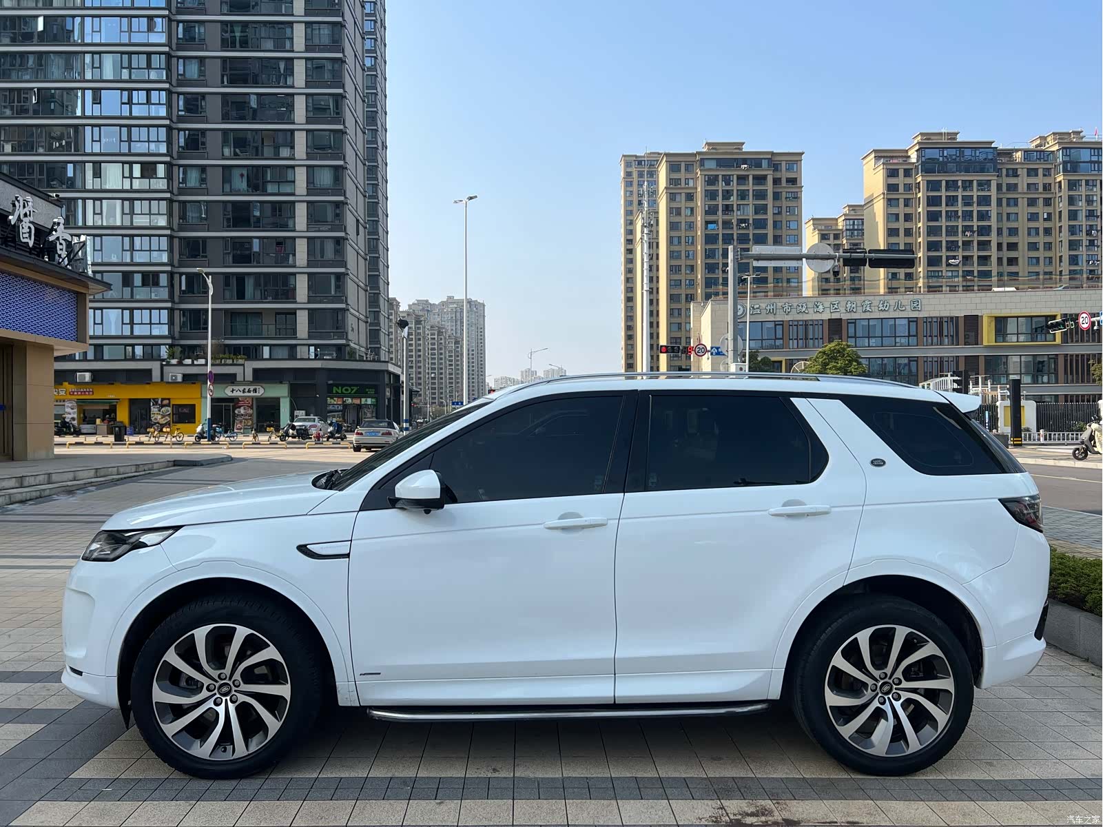 Land Rover Discovery, 2022 все фото