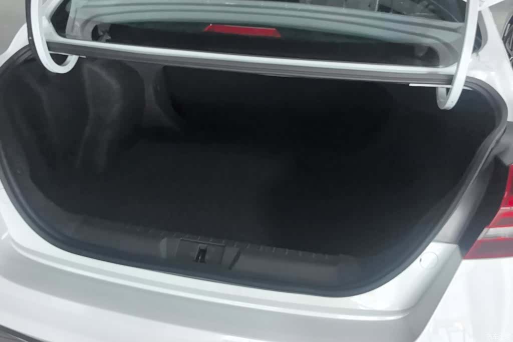 Geely Emgrand, 2021 4