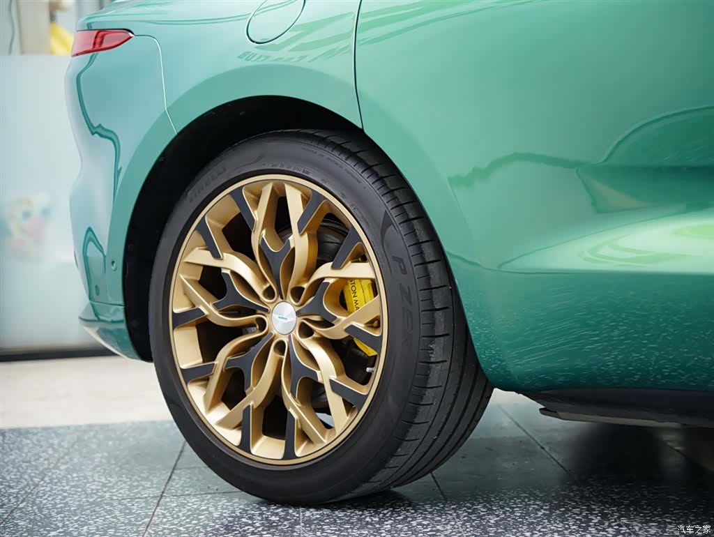Aston Martin DBX, 2023 55