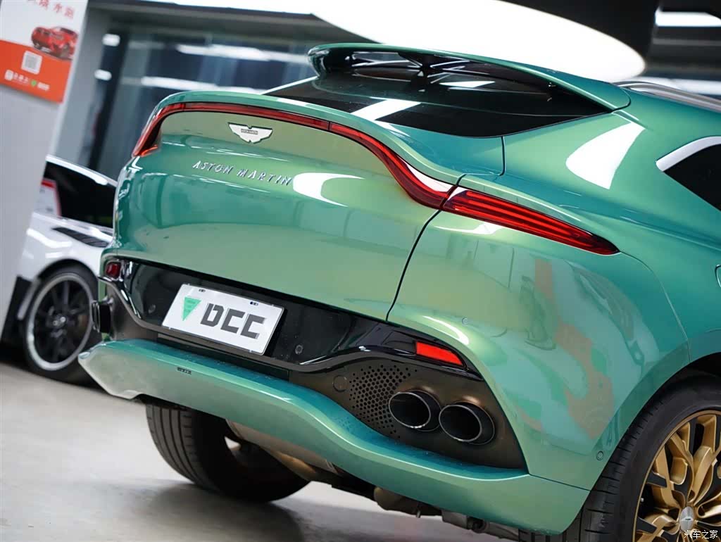 Aston Martin DBX, 2023 6