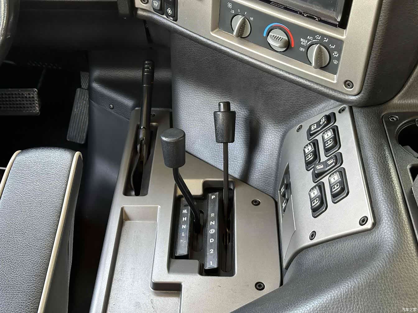 Hummer H1, 2012 21