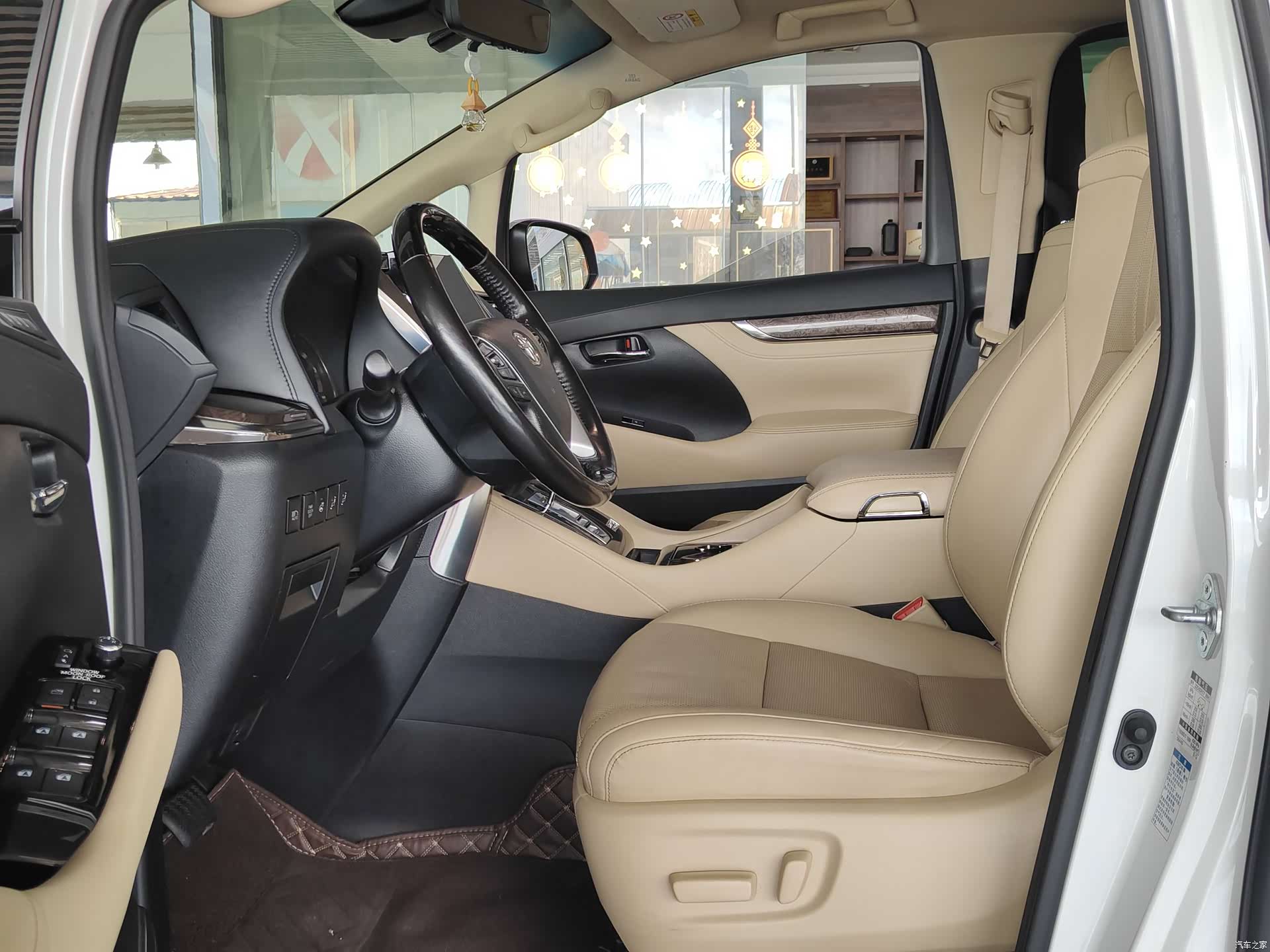 Toyota Vellfire, 2021 3