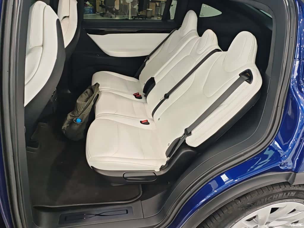 Tesla Model X, 2019 17