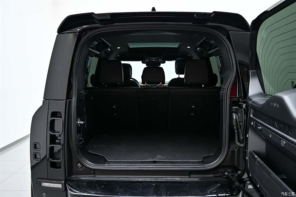 Land Rover Defender, 2024 38