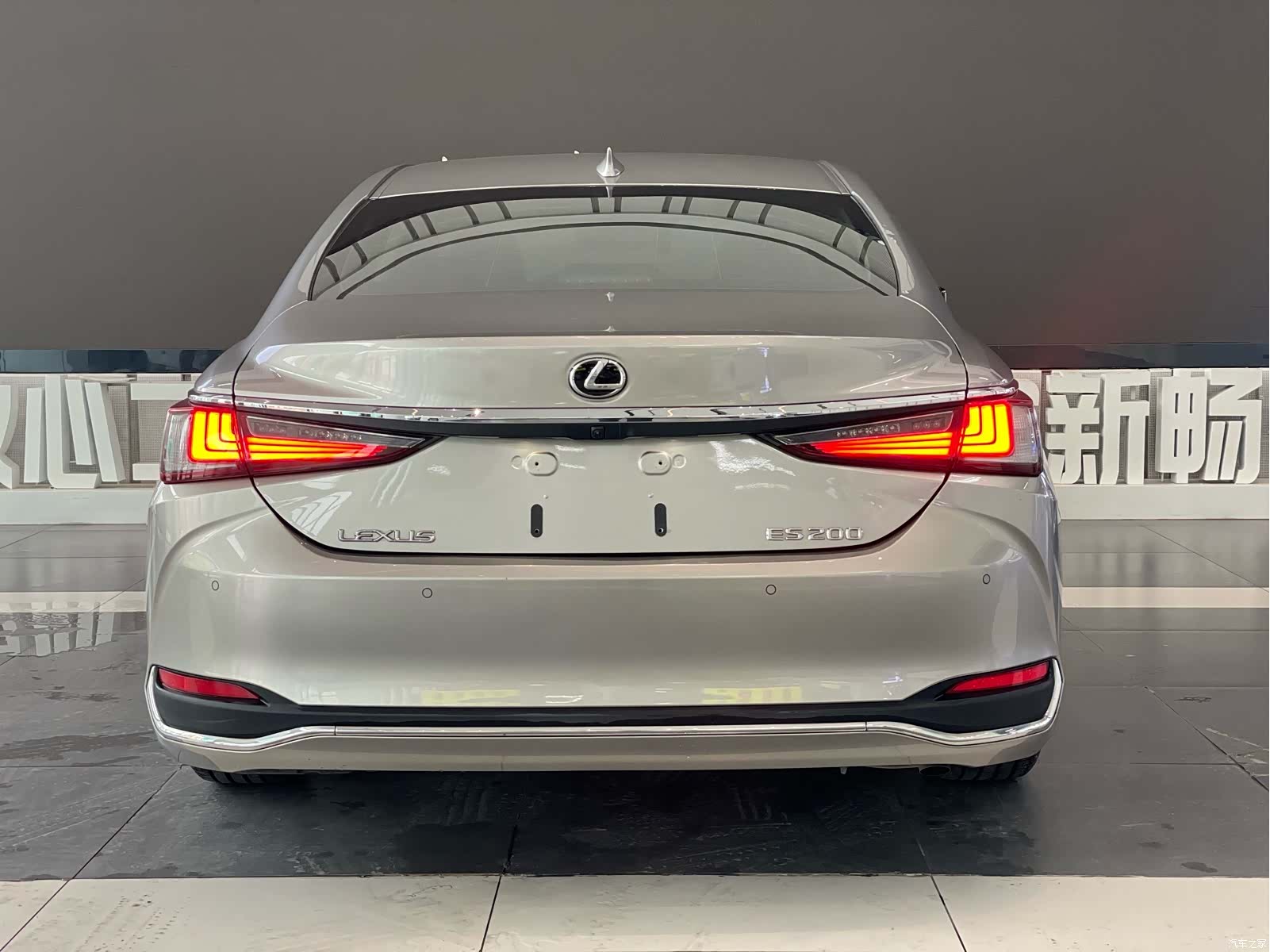 Lexus ES, 2020 все фото