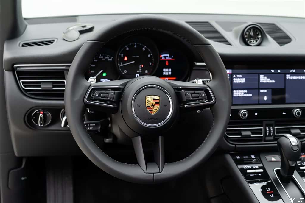 Porsche Macan, 2022 11
