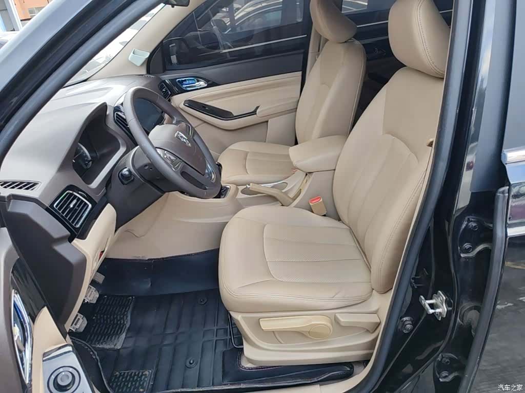 Wuling 730, 2015 15