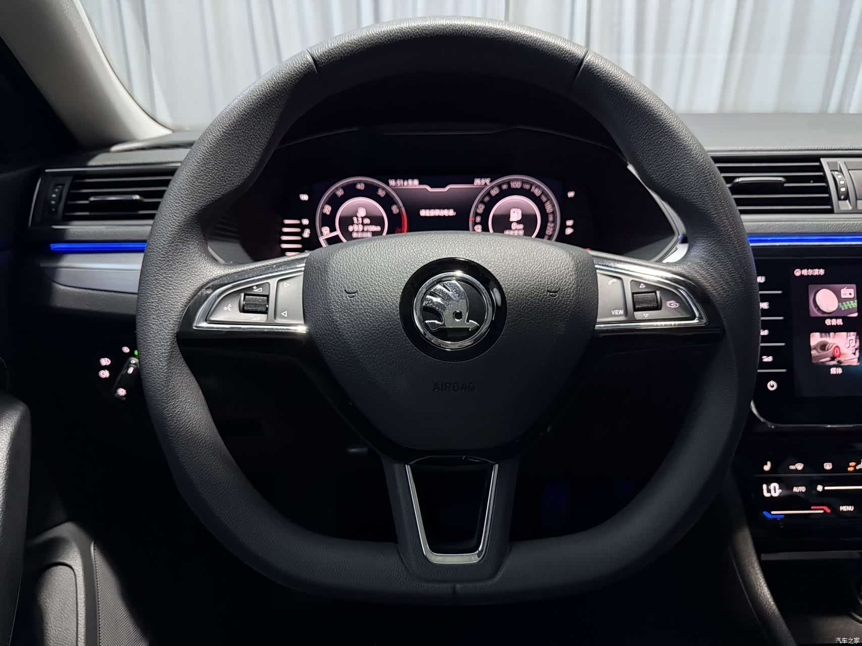 Skoda Superb, 2023 14