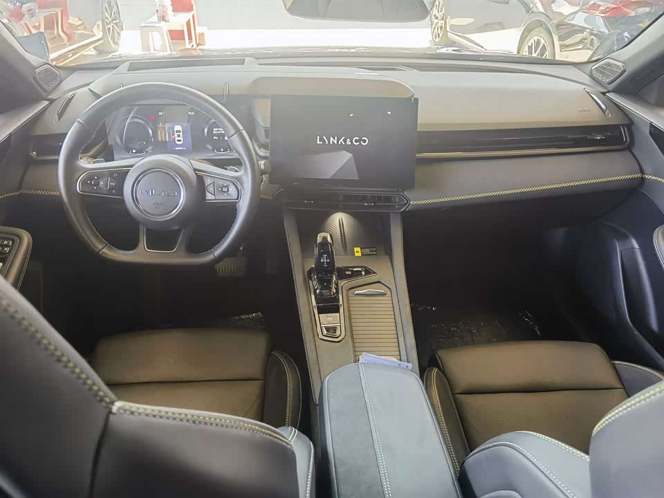 Lynk & Co 03