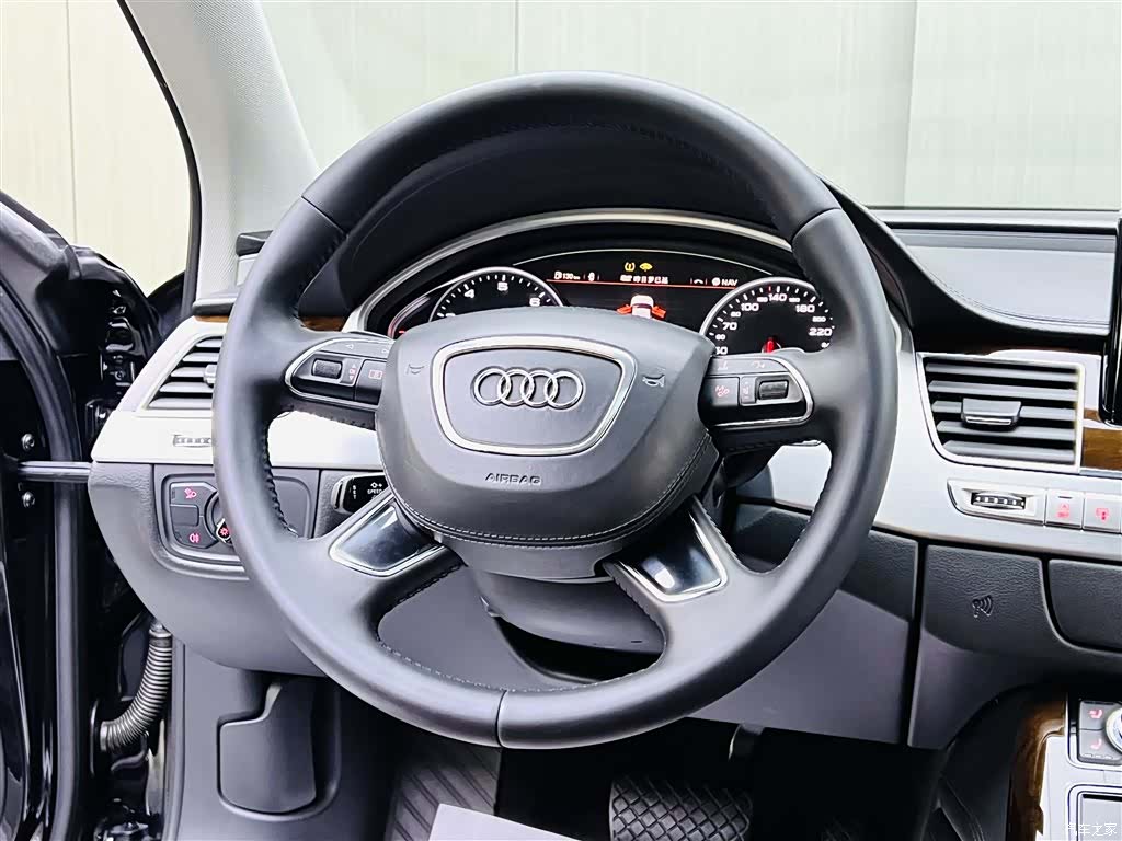Audi A8L, 2015 10