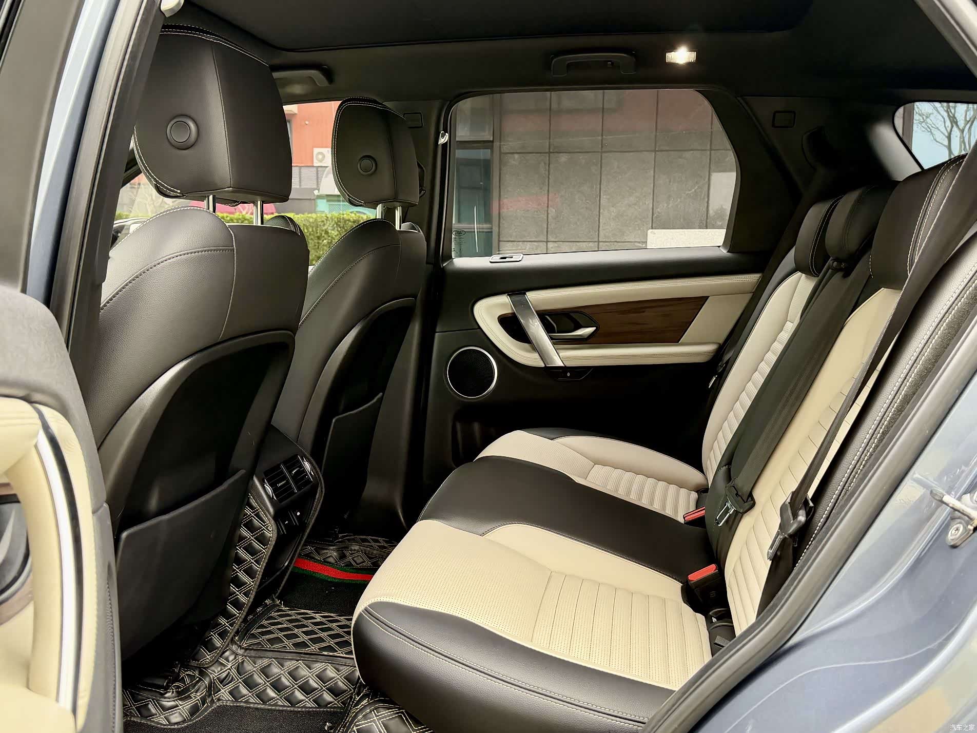 Land Rover Discovery, 2021 4