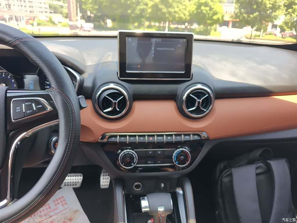 BAIC X35, 2017 13