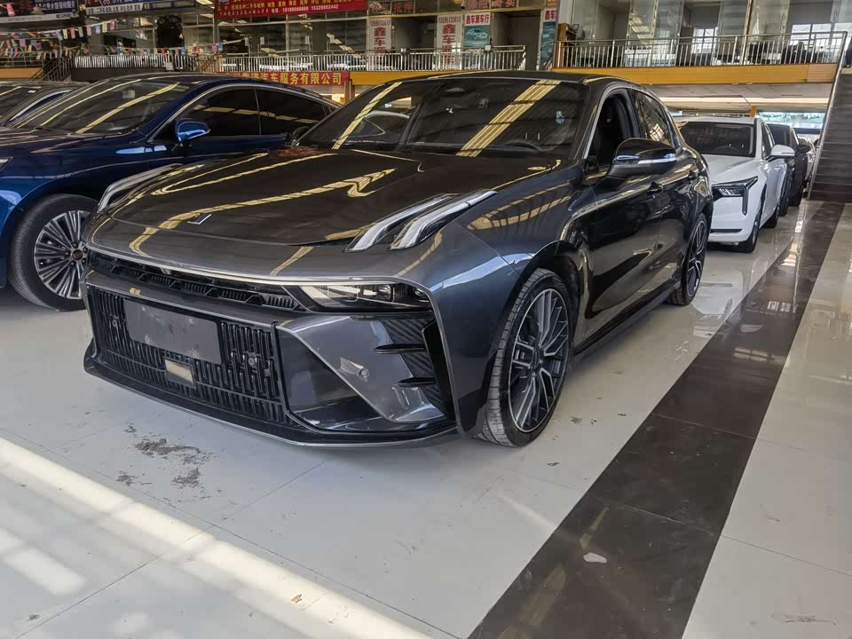 Lynk & Co 03