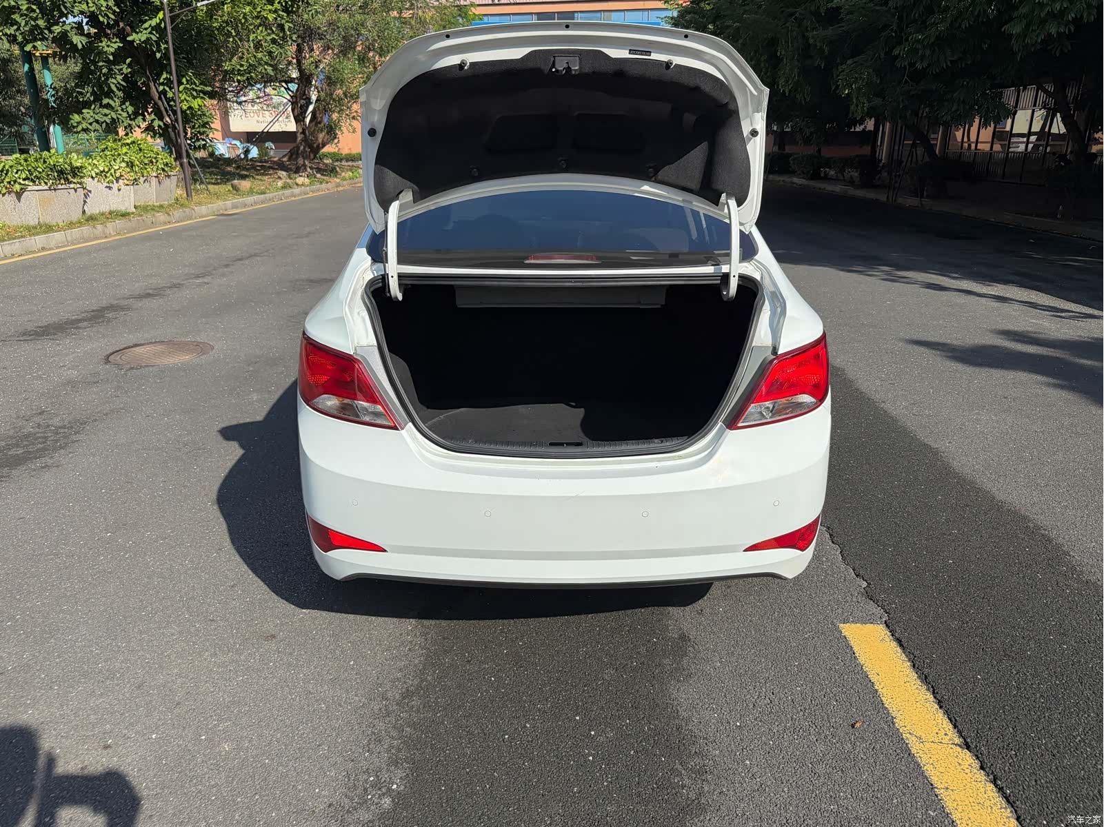 Hyundai GLS, 2015 14
