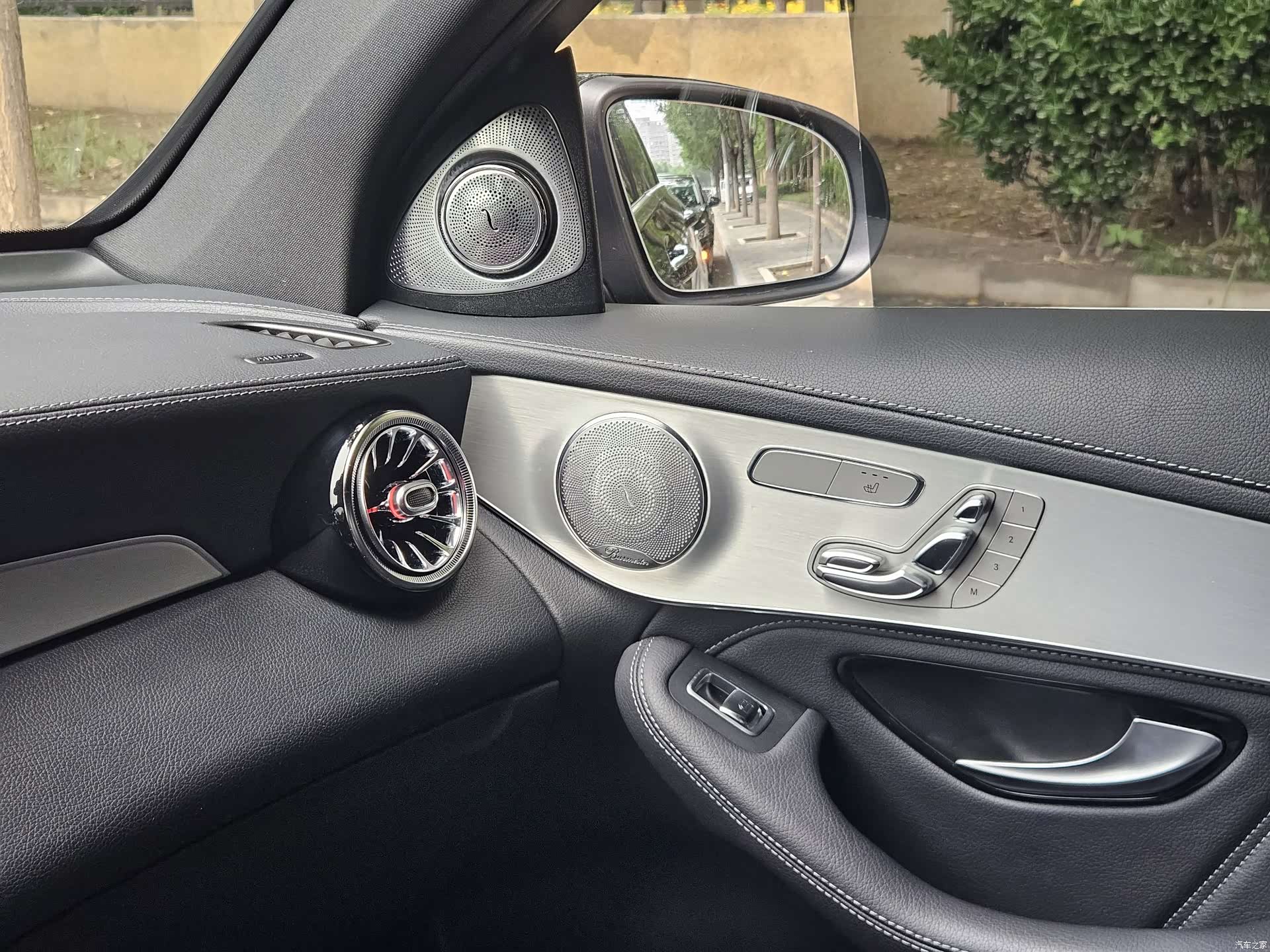 Mercedes-Benz GLC, 2019 16