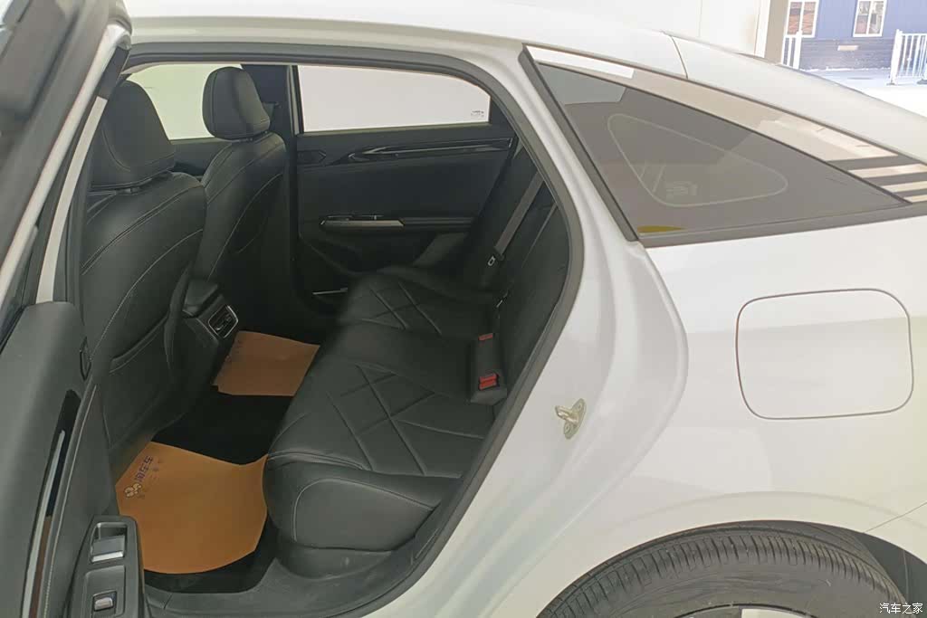 Geely Galaxy L6, 2024 11