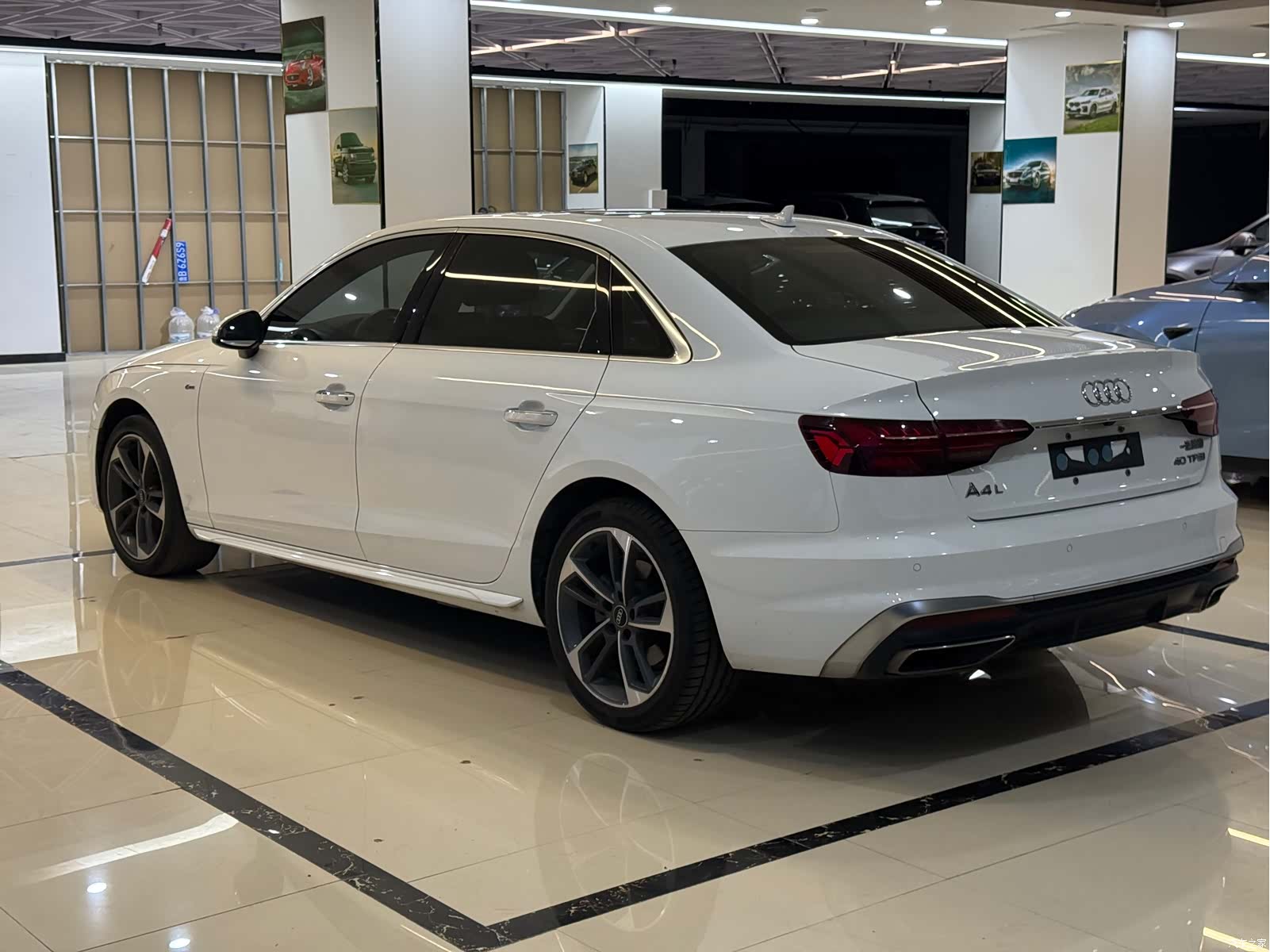 Audi A4L, 2023 все фото