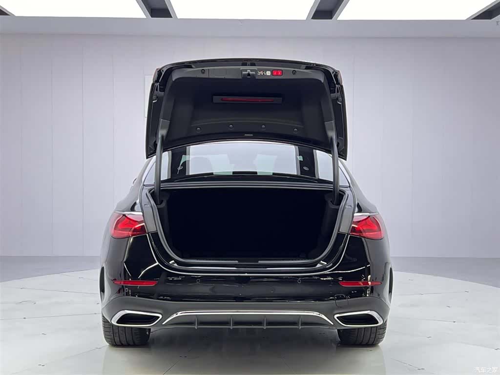 Mercedes-Benz E-Class, 2024 9