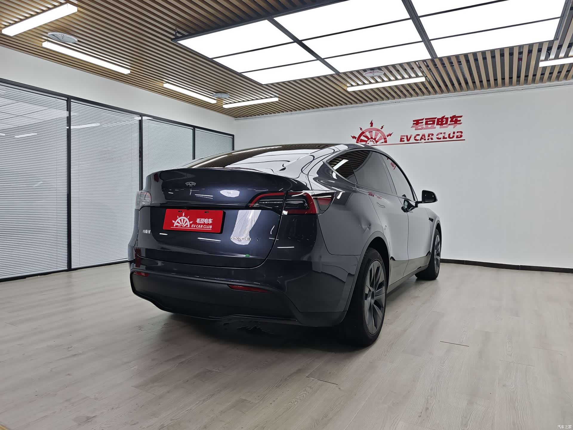 Tesla Model Y, 2024 4