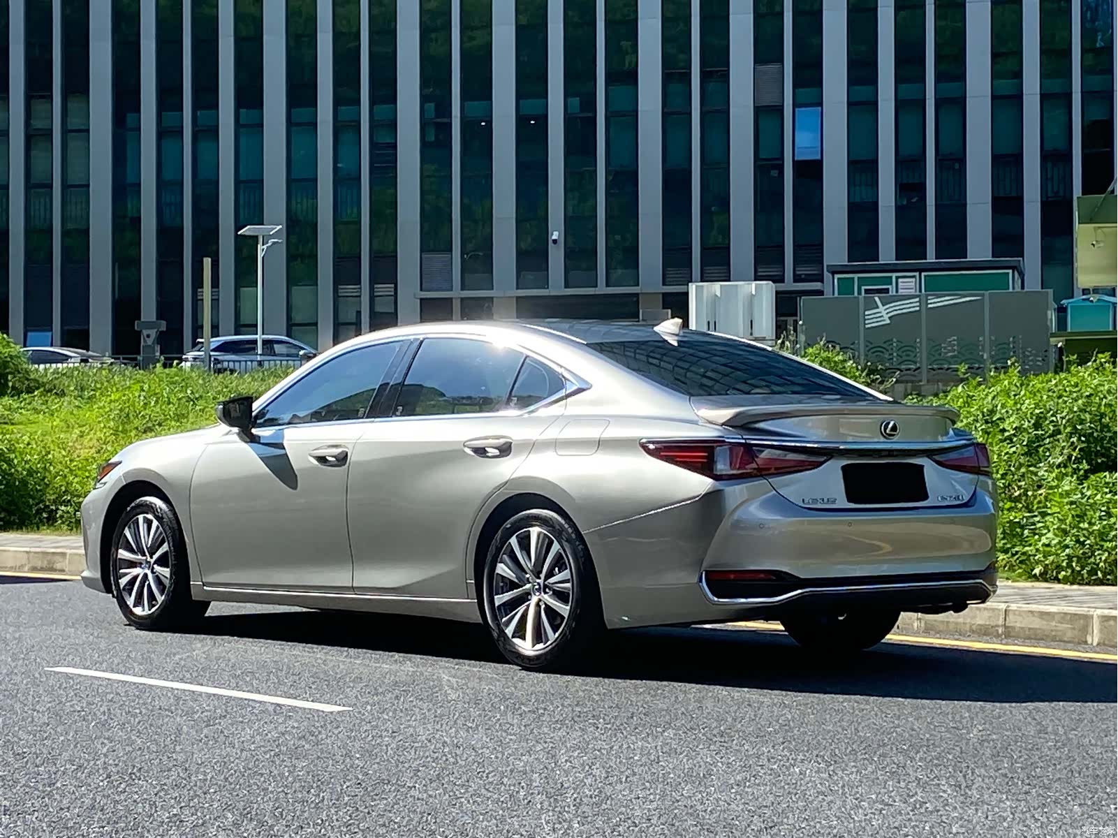 Lexus ES, 2021 все фото