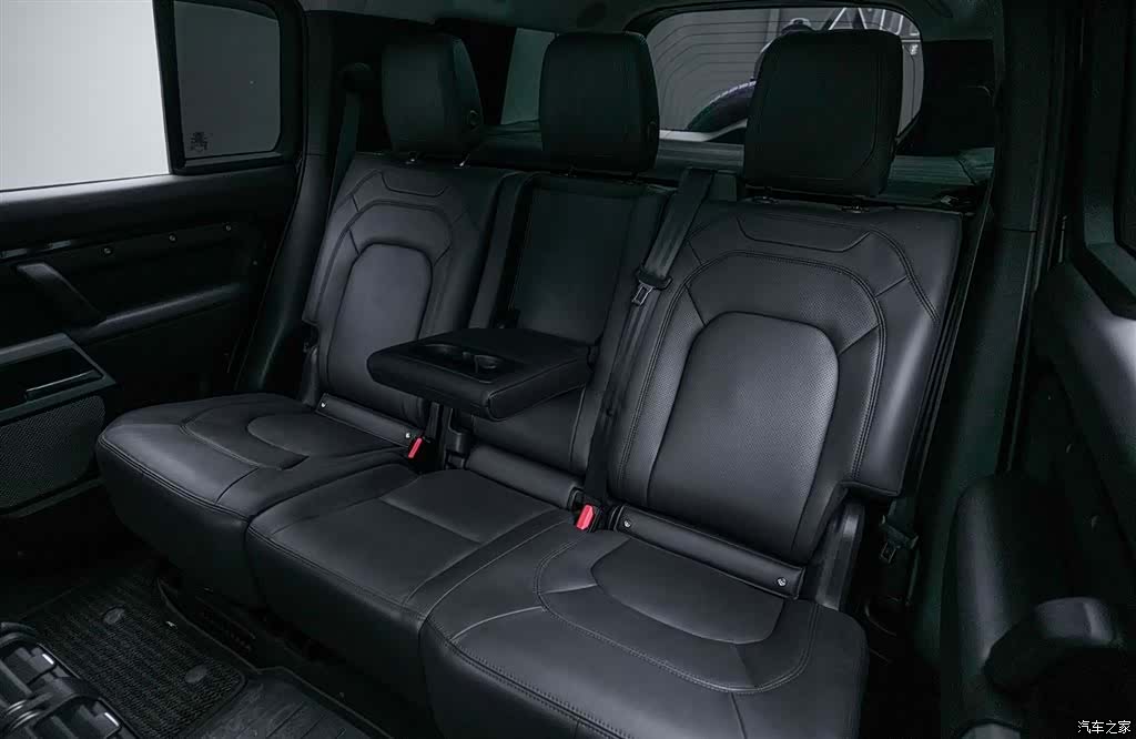 Land Rover Defender, 2023 15