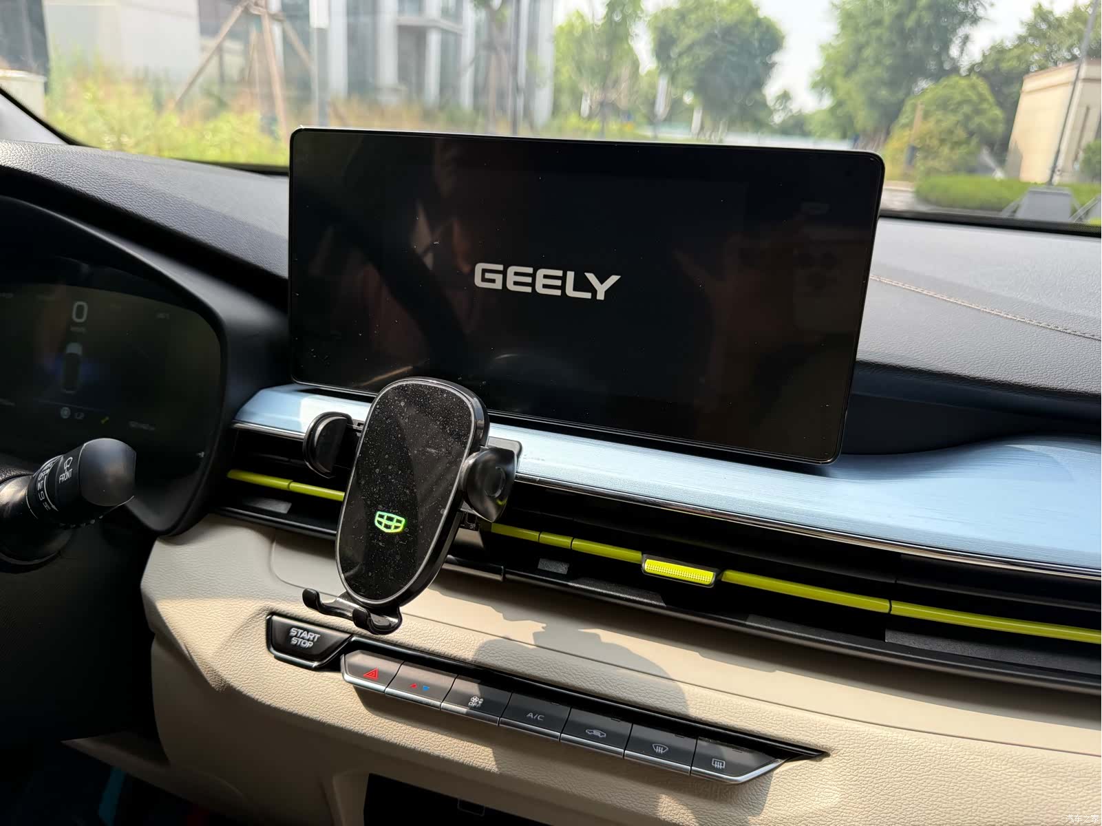 Geely EX3, 2022 15