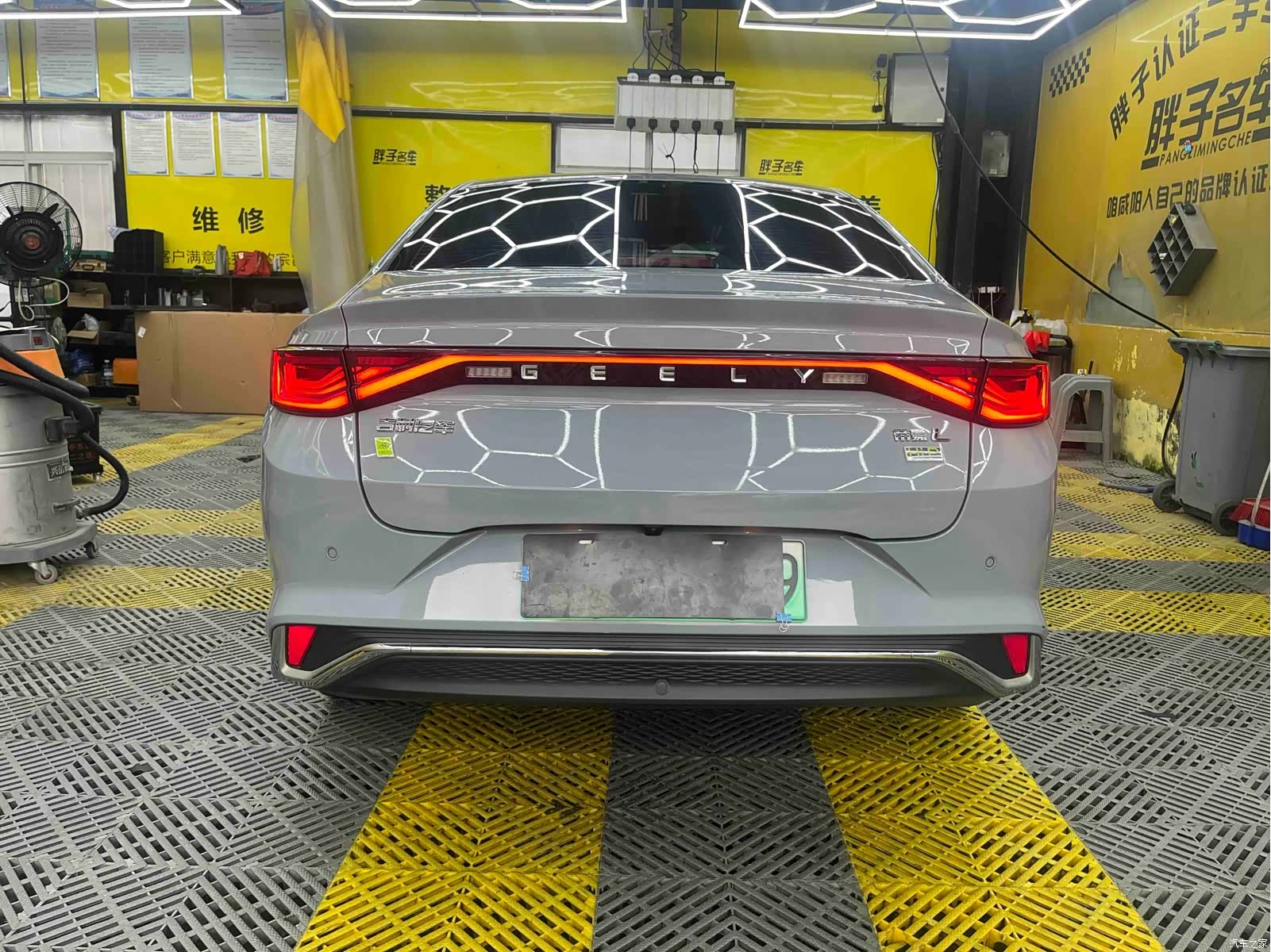 Geely Emgrand, 2023 18