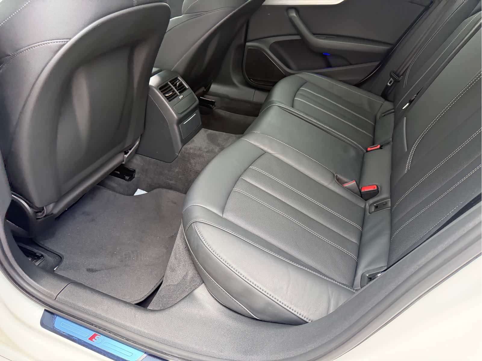 Audi A4L, 2020 32